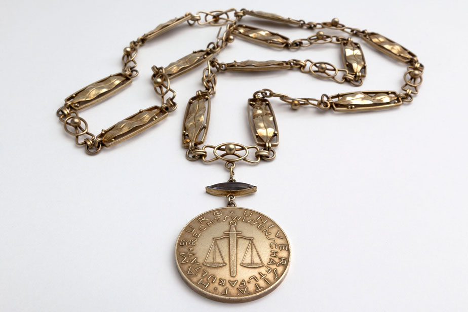 Medallion for the chain of office for the deans of the faculties, faculty of law