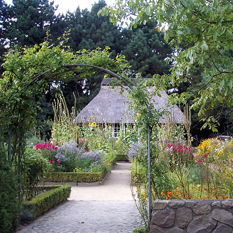 Entrance to the Low German cottage garden in Klein Flottbek.
