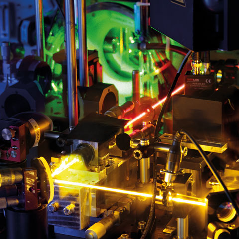 Lasers afford films about the movement of the tiniest particles.