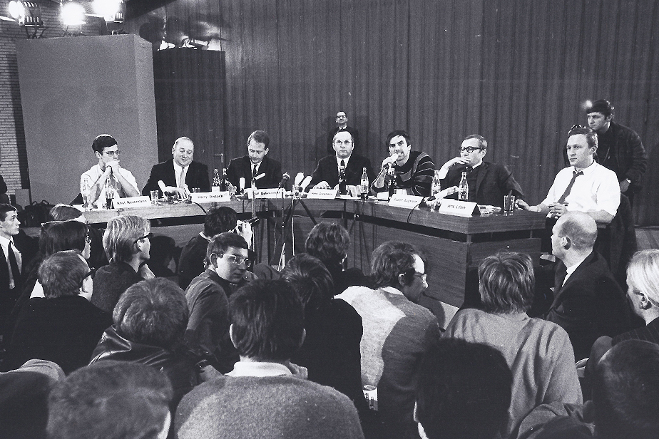 Ralf Dahrendorf und Studentenführer Rudi Dutschke bei einer Pressekonferenz