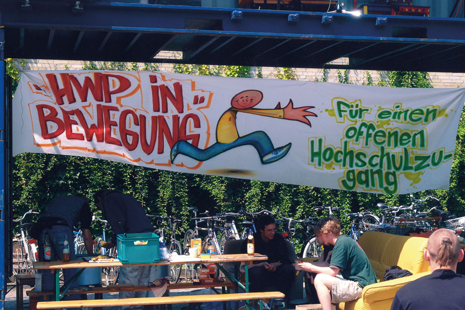 Protest banner “HWP in Bewegung,” no date specified
