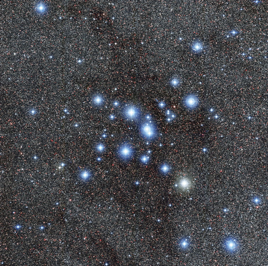 Die farbige Abbildung zeigt einen weiß-blauen Sternenhaufen vor dem Hintergrund des schwarzen Universums.